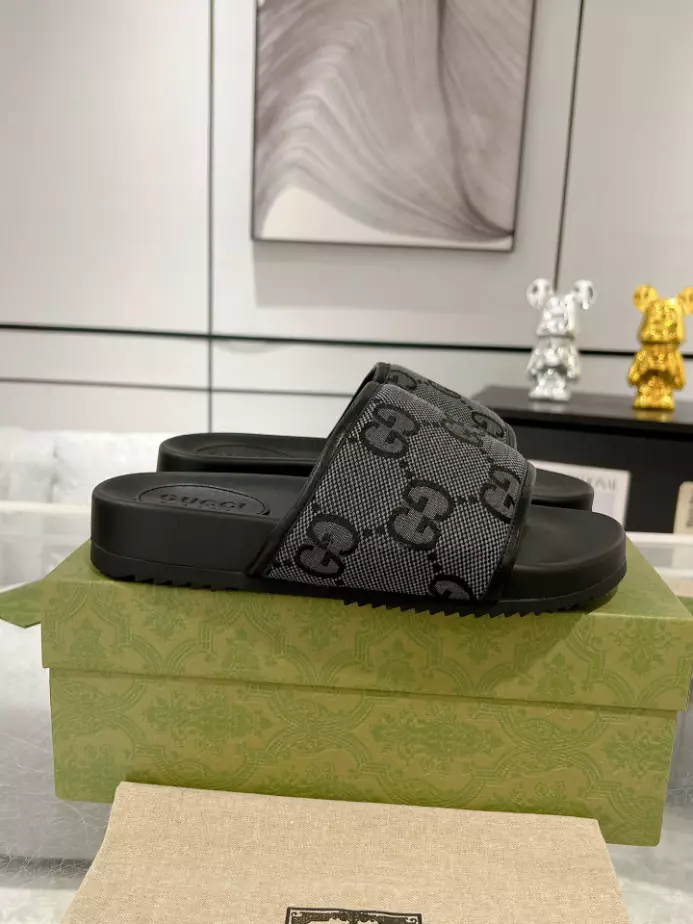 GUCCI MEN'S SLIDE SANDAL - GSL064