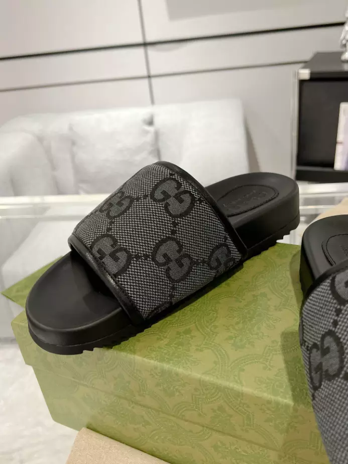 GUCCI MEN'S SLIDE SANDAL - GSL064