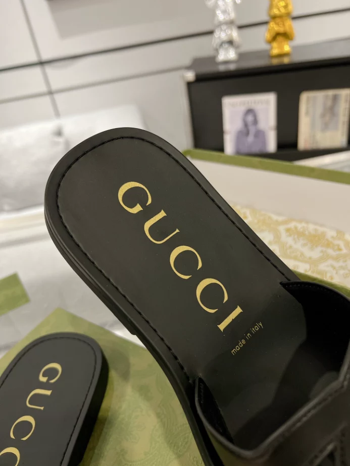 GUCCI MEN'S SLIDE SANDAL - GSL067