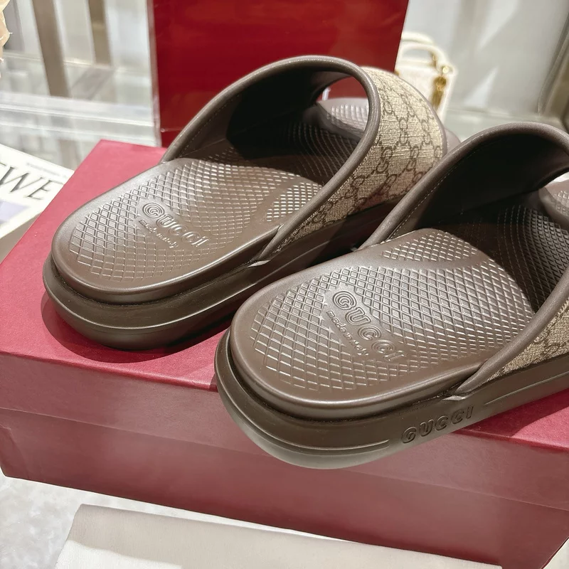 GUCCI MEN'S SLIDE SANDAL - GSL072