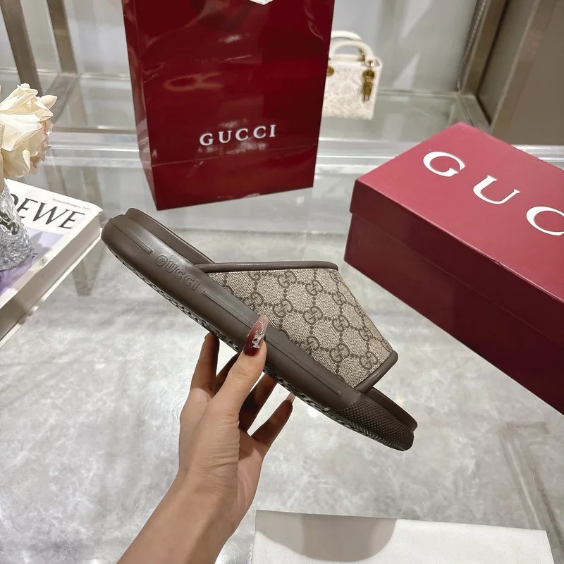 GUCCI MEN'S SLIDE SANDAL - GSL072