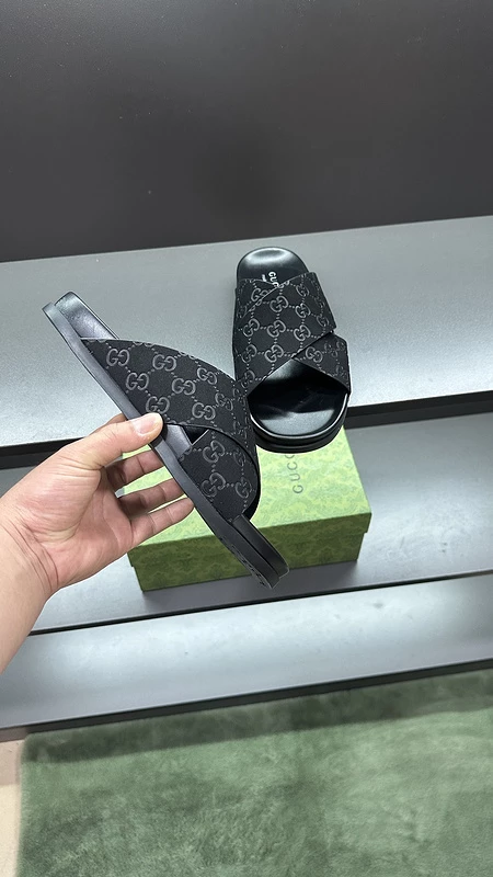 GUCCI MEN'S SLIDE SANDAL - GSL073