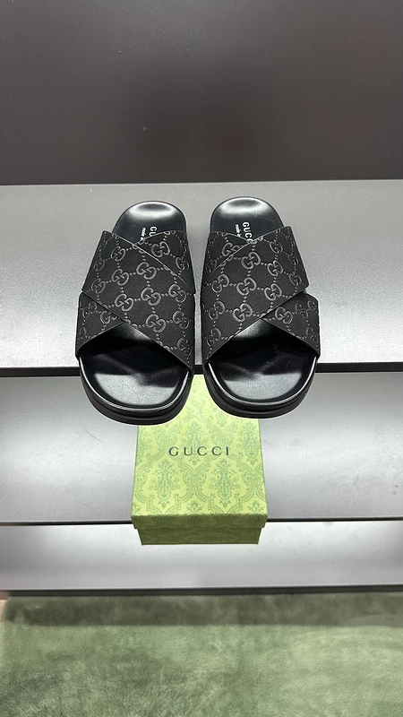 GUCCI MEN'S SLIDE SANDAL - GSL073