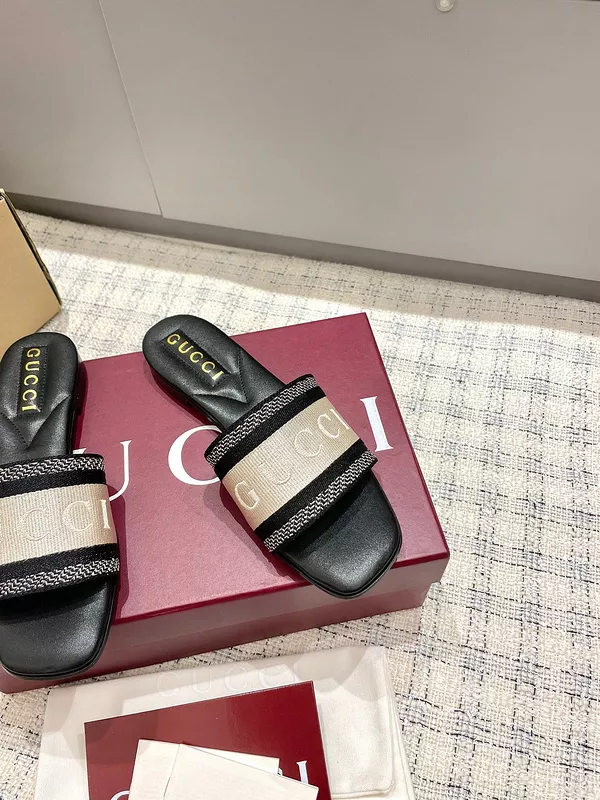GUCCI WOMEN'S SLIDE SANDAL - GSL075