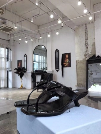 PRADA HEELED THONG SANDALS IN BLACK BRUSHED LEATHER - PSD052