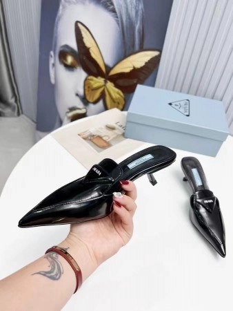 PRADA SABOTS MULES IN BLACK BRUSHED LEATHER - PSD054