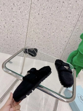 PRADA WOMEN'S SLIPPERS IN BLACK SHEARLING - PSD049