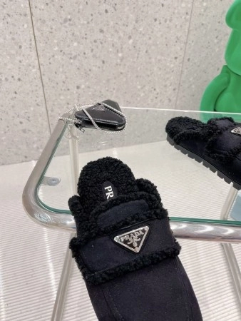 PRADA WOMEN'S SLIPPERS IN BLACK SHEARLING - PSD049