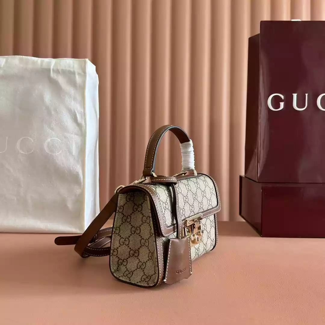 GG Supreme Padlock Small Shoulder Bag - BG081 GG Supreme Padlock Small Shoulder Bag