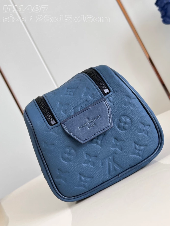 DOPP KIT SAPPHIRE MONOGRAM TAURILLON M11497 - LW389 DISCOVERY BACKPACK PM SKY BLUE MONOGRAM CANVAS