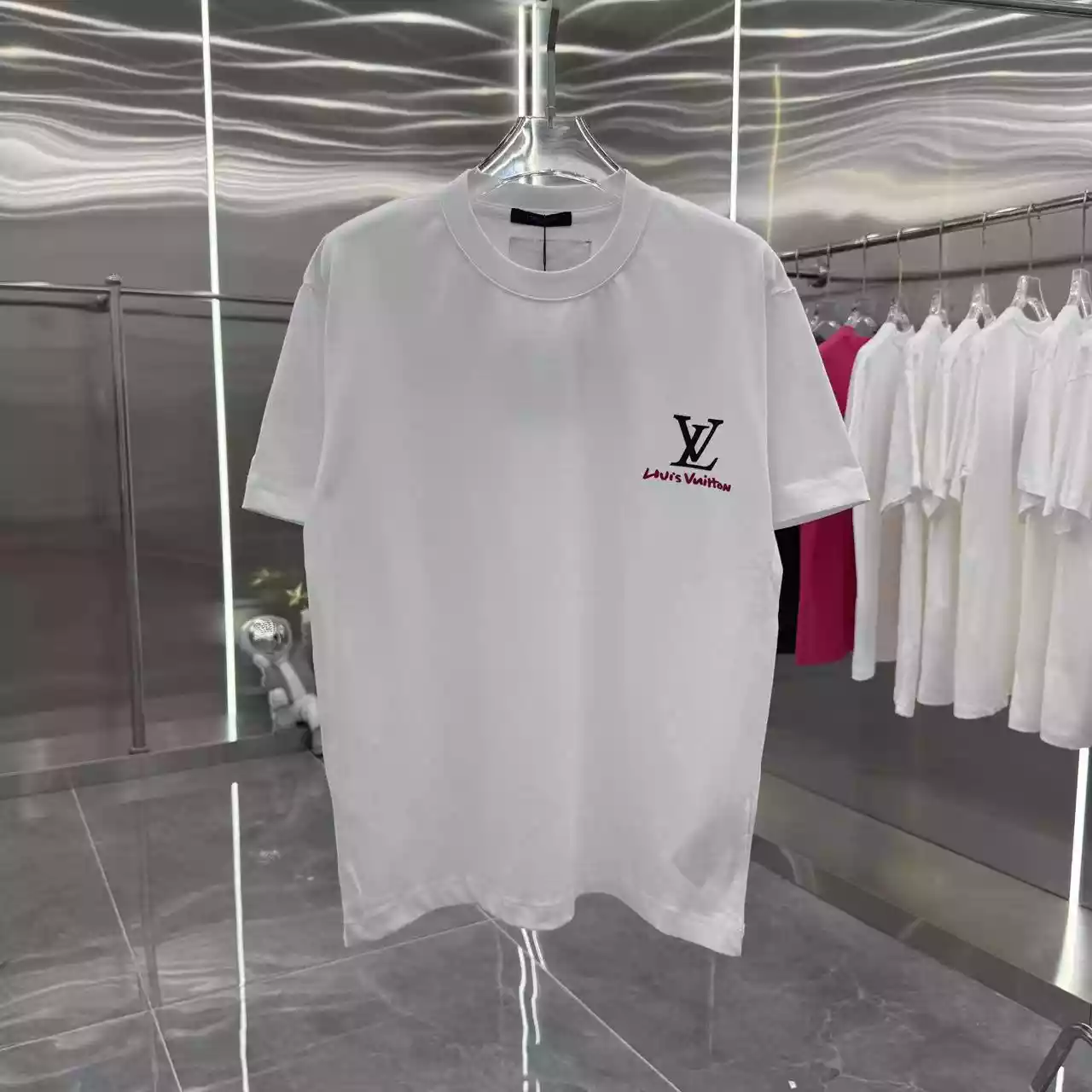 Louis Vuitton White Logo Print T-Shirt - LVTS084 Louis Vuitton White Logo Print T-Shirt