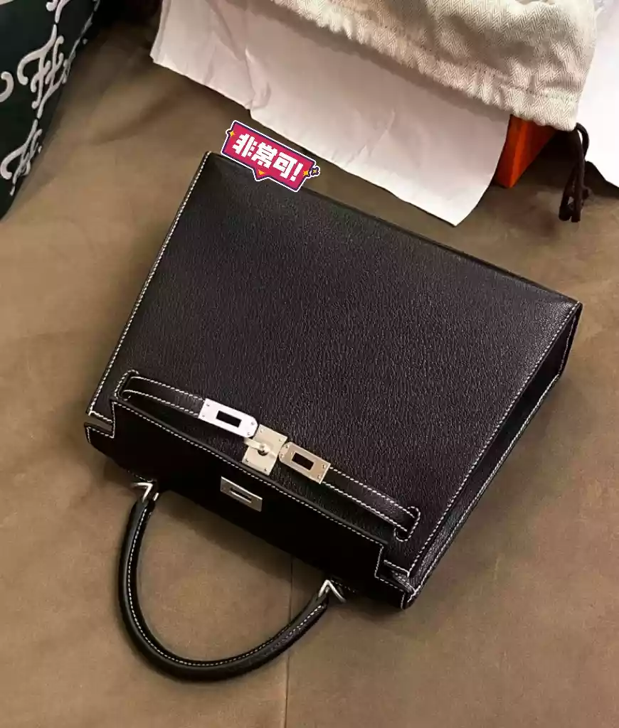 HERMES Chevre Mysore Horseshoe Mini Kelly Sellier 20 Black Lime - HW197 HERMES Chevre Mysore Horseshoe Mini Kelly Sellier 20 Black Lime