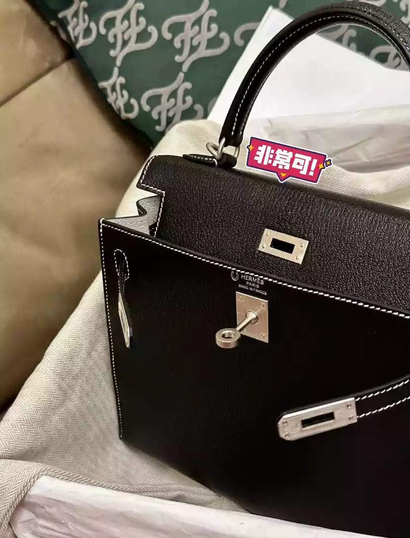 HERMES Chevre Mysore Horseshoe Mini Kelly Sellier 20 Black Lime - HW197 HERMES Chevre Mysore Horseshoe Mini Kelly Sellier 20 Black Lime