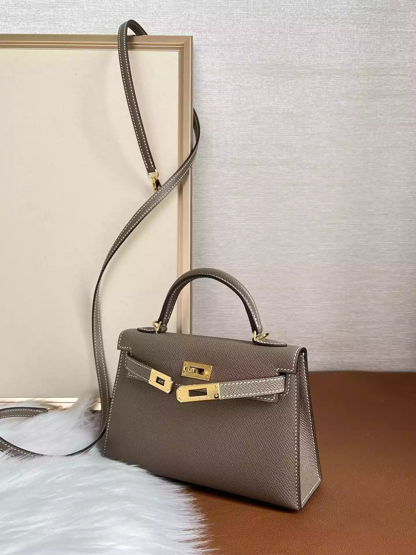 Hermes Mini Kelly 20 In Etoupe Epsom With Gold Hardware - HW192 Hermes Mini Kelly 20 In Etoupe Epsom With Gold Hardware
