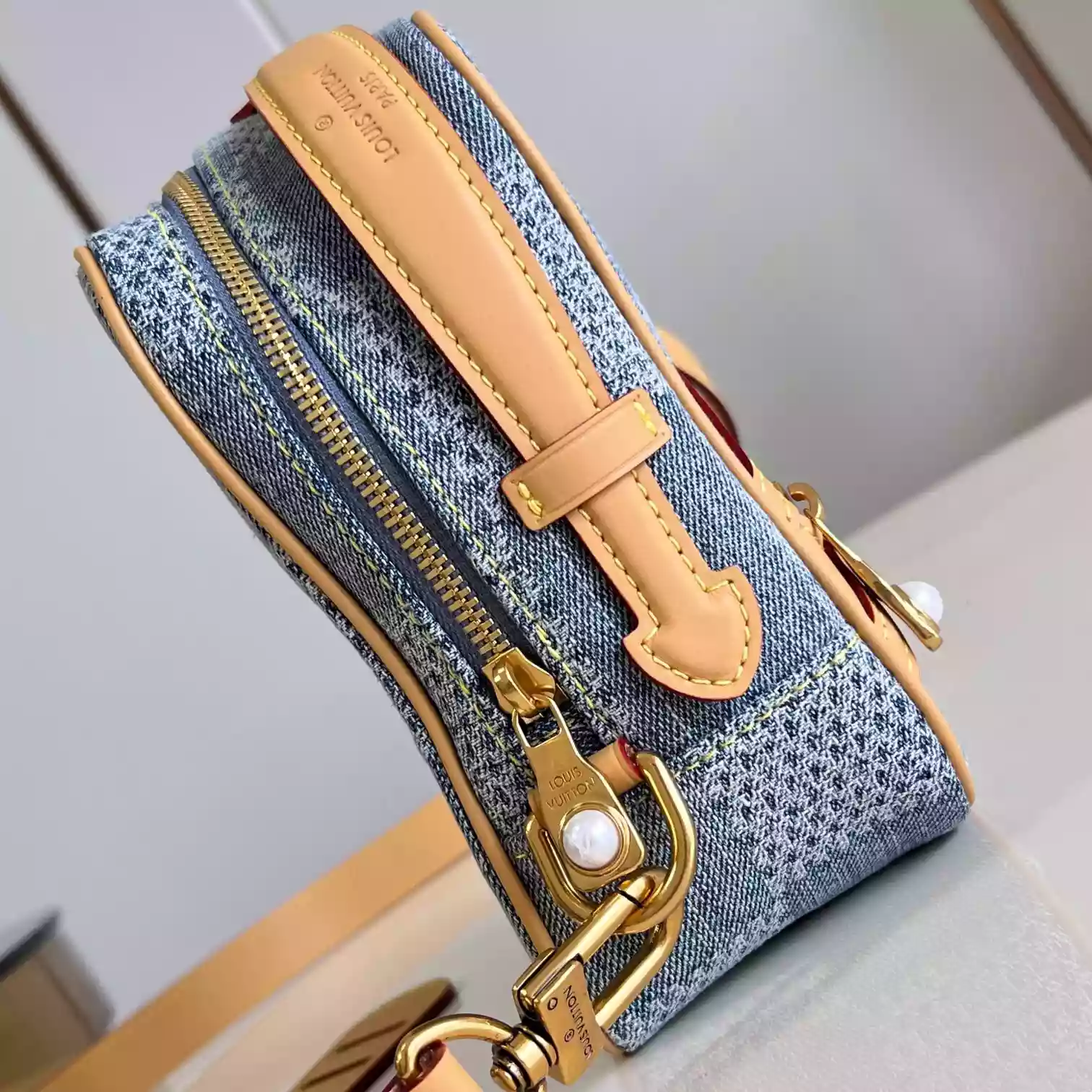 CHESS MESSENGER BLUE DAMIER DENIM 3D CANVAS N40706 - LW444 DISCOVERY BACKPACK PM SKY BLUE MONOGRAM CANVAS