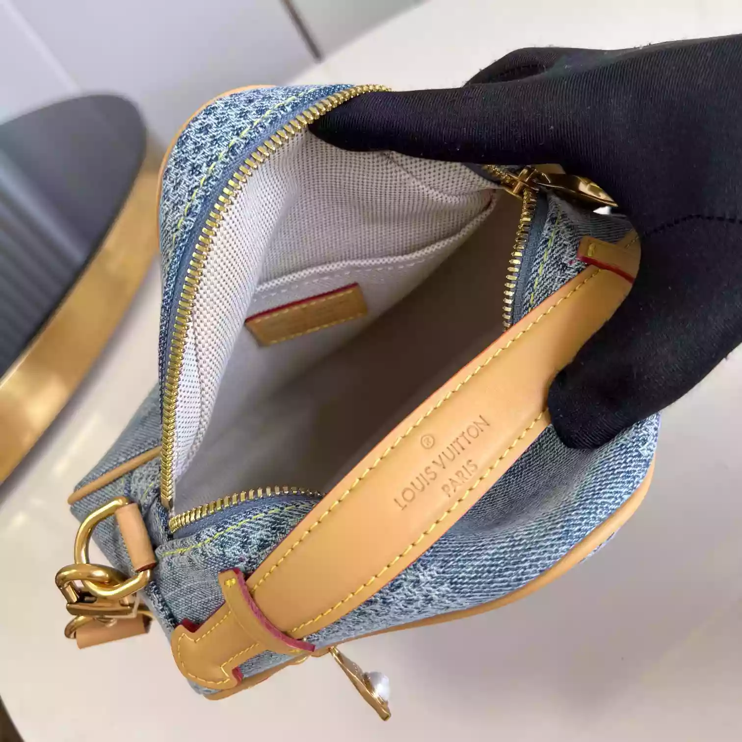 CHESS MESSENGER BLUE DAMIER DENIM 3D CANVAS N40706 - LW444 DISCOVERY BACKPACK PM SKY BLUE MONOGRAM CANVAS