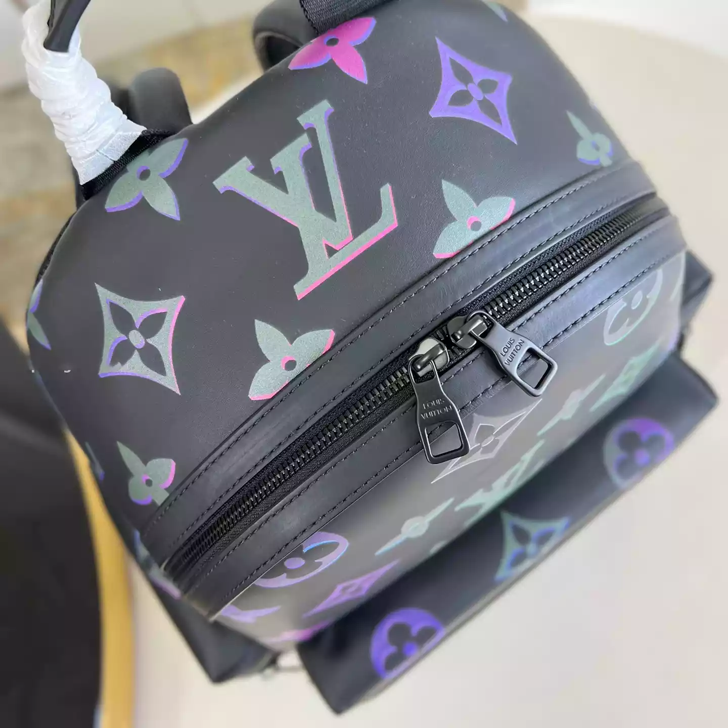 COMET CALF LEATHER BACKPACK IN BLACK M22488 - LW351 DISCOVERY BACKPACK PM SKY BLUE MONOGRAM CANVAS