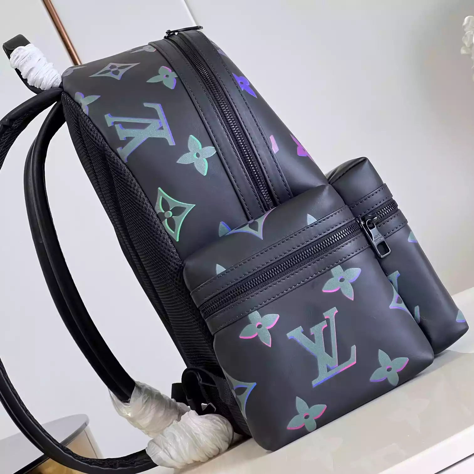 COMET CALF LEATHER BACKPACK IN BLACK M22488 - LW351 DISCOVERY BACKPACK PM SKY BLUE MONOGRAM CANVAS