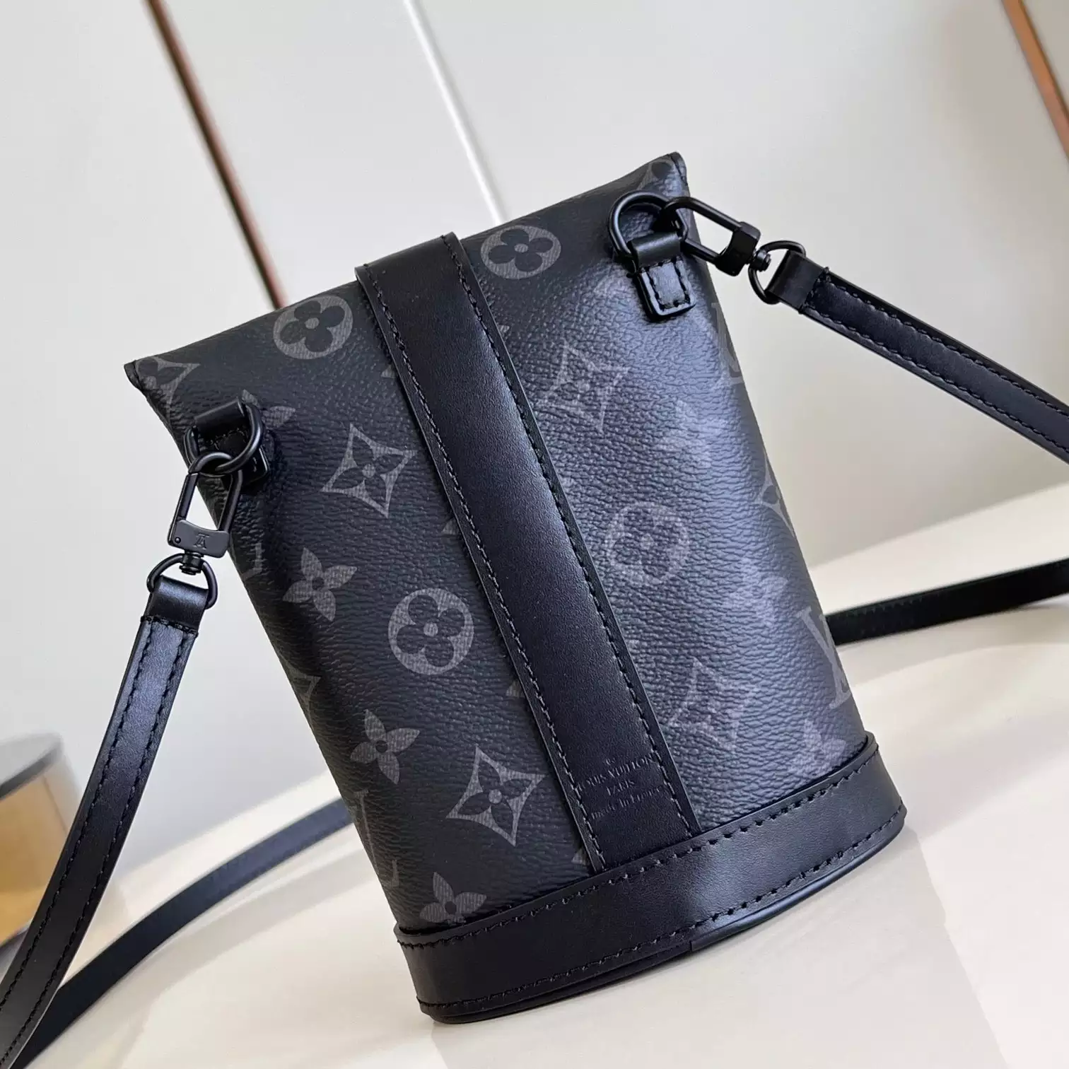 ENVELOPE POUCH BLACK MONOGRAM ECLIPSE CANVAS M11613 - LW409 DISCOVERY BACKPACK PM SKY BLUE MONOGRAM CANVAS