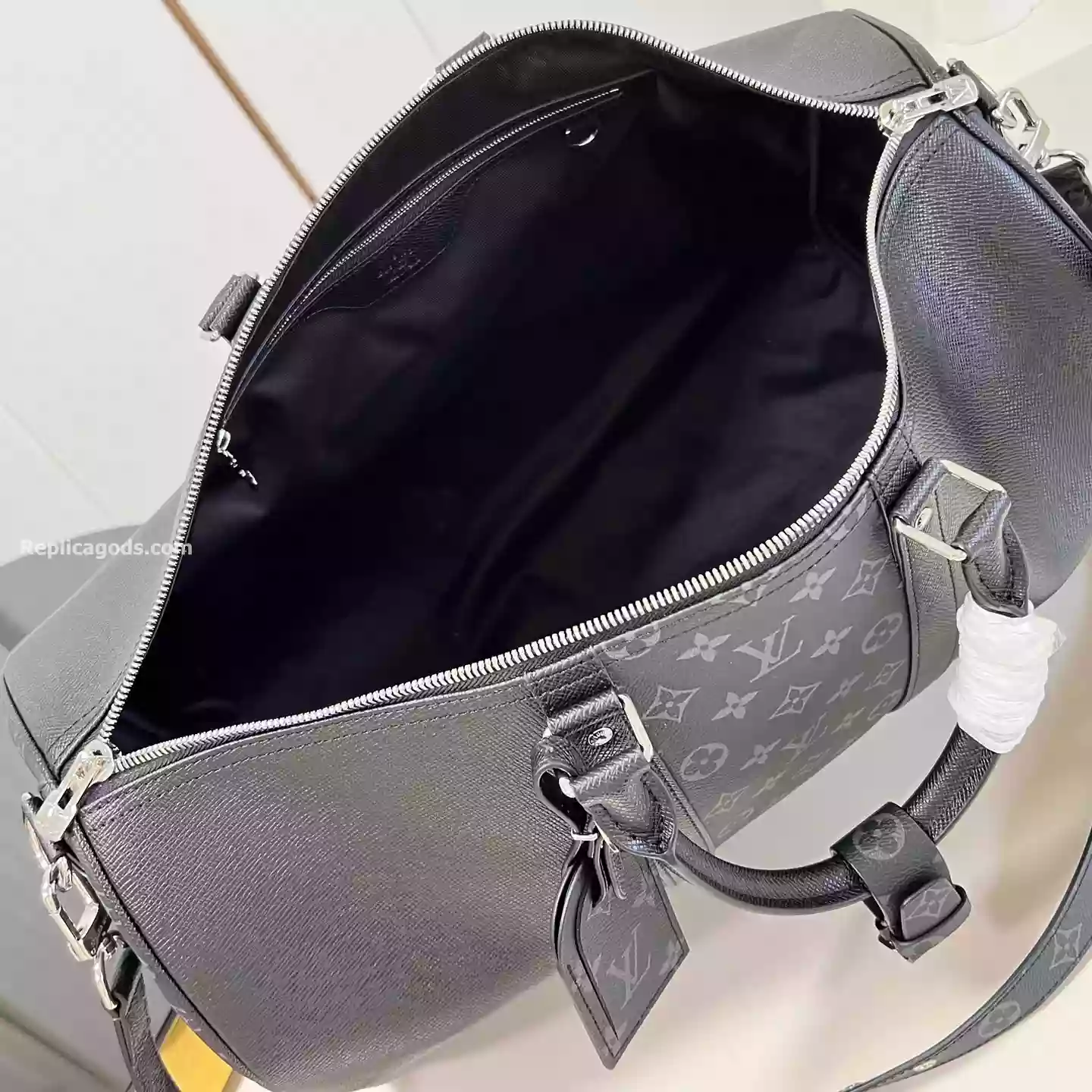 KEEPALL 50 BANDOULIERE TAIGA COWHIDE LEATHER AND MONOGRAM ECLIPSE COATED CANVAS M30235 - LW378 DISCOVERY BACKPACK PM SKY BLUE MONOGRAM CANVAS