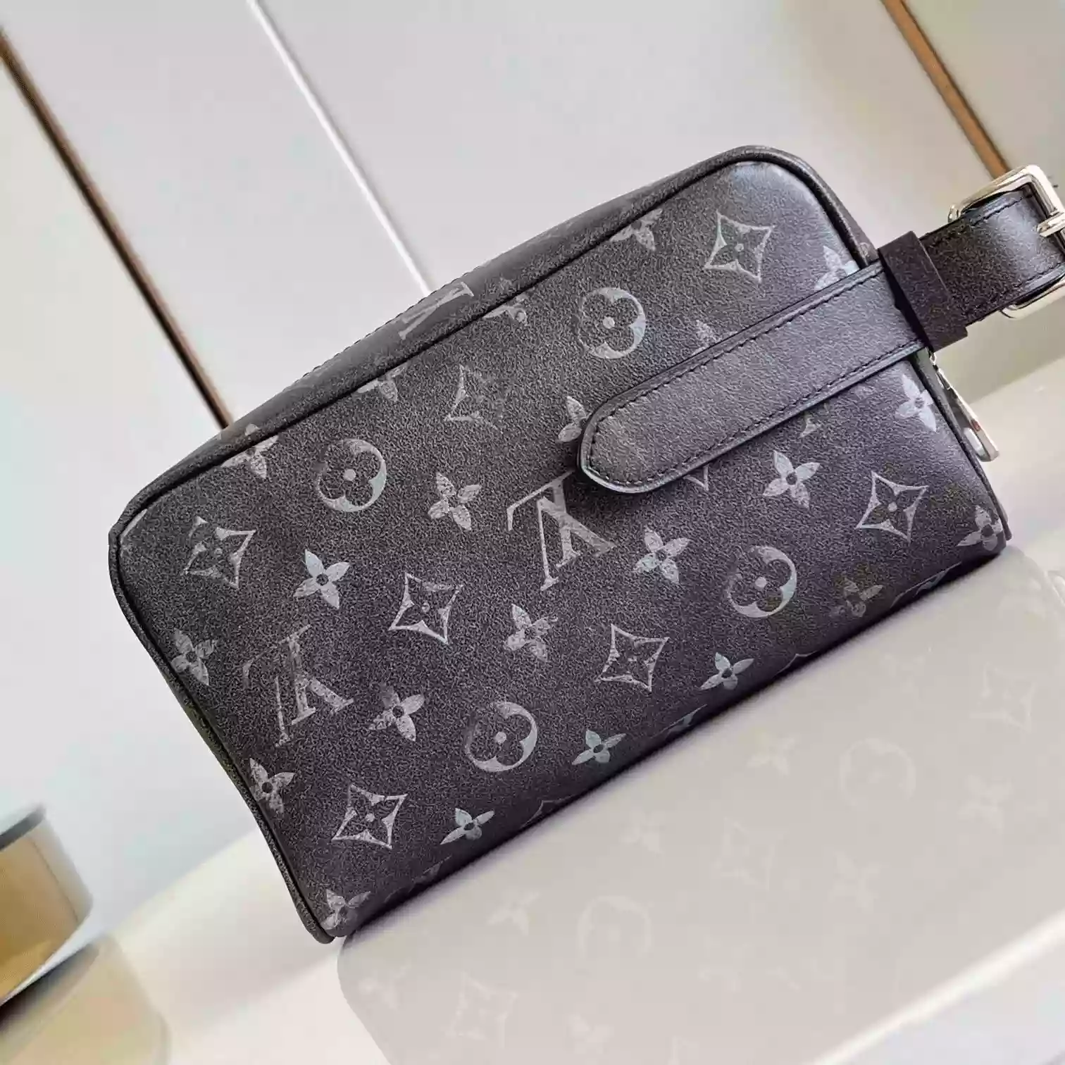 LOCKER DOPP KIT BLACK BRUSHED MONOGRAM COWHIDE LEATHER M11670 - LW399 DISCOVERY BACKPACK PM SKY BLUE MONOGRAM CANVAS