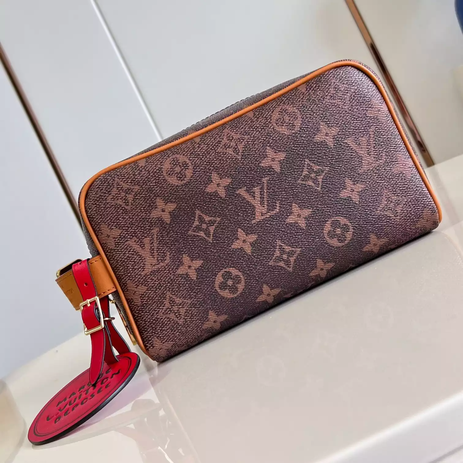 LOCKER DOPP KIT BROWN MONOGRAM DUST CANVAS M11765 - LW396 DISCOVERY BACKPACK PM SKY BLUE MONOGRAM CANVAS