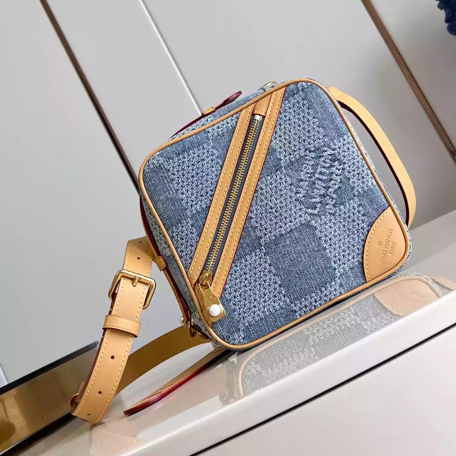 CHESS MESSENGER BLUE DAMIER DENIM 3D CANVAS N40706 - LW444 DISCOVERY BACKPACK PM SKY BLUE MONOGRAM CANVAS