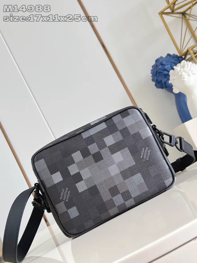 MINI SOFT TRUNK BAG BLACK DAMOFLAGE BLACK CANVAS M14922 - LW415 DISCOVERY BACKPACK PM SKY BLUE MONOGRAM CANVAS