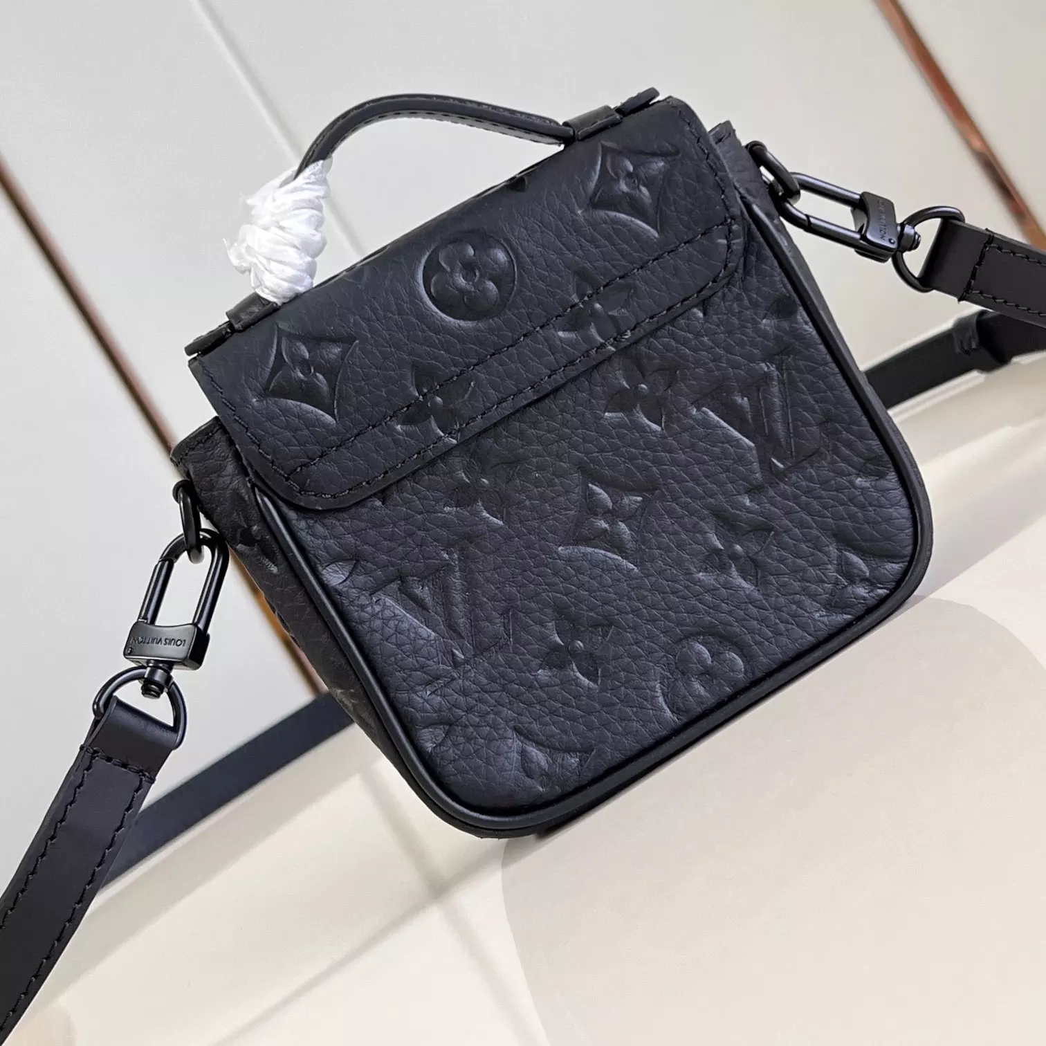 PICO S-LOCK BLACK TAURILLON MONOGRAM M83148 - LW447 DISCOVERY BACKPACK PM SKY BLUE MONOGRAM CANVAS