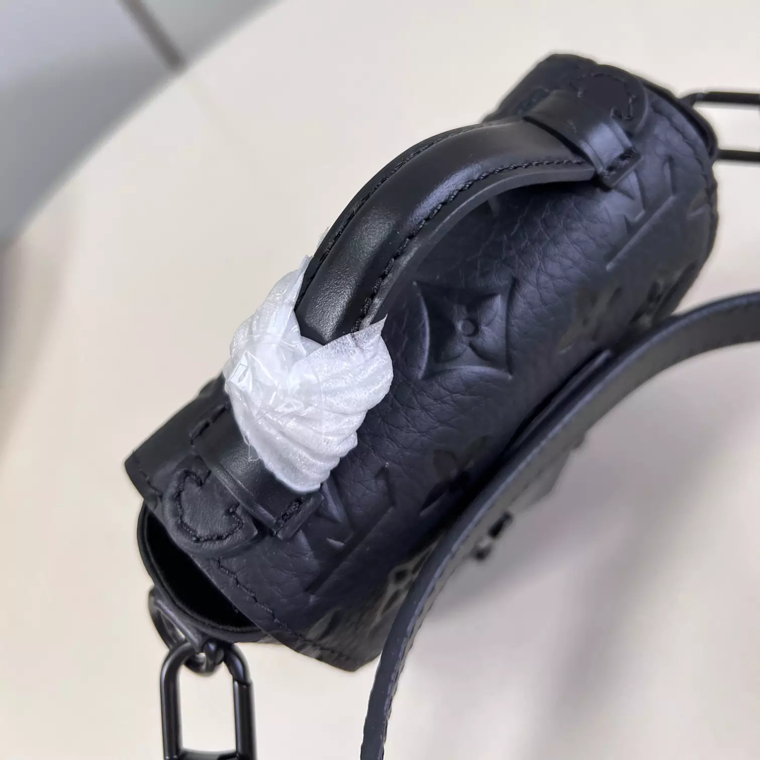 PICO S-LOCK BLACK TAURILLON MONOGRAM M83148 - LW447 DISCOVERY BACKPACK PM SKY BLUE MONOGRAM CANVAS