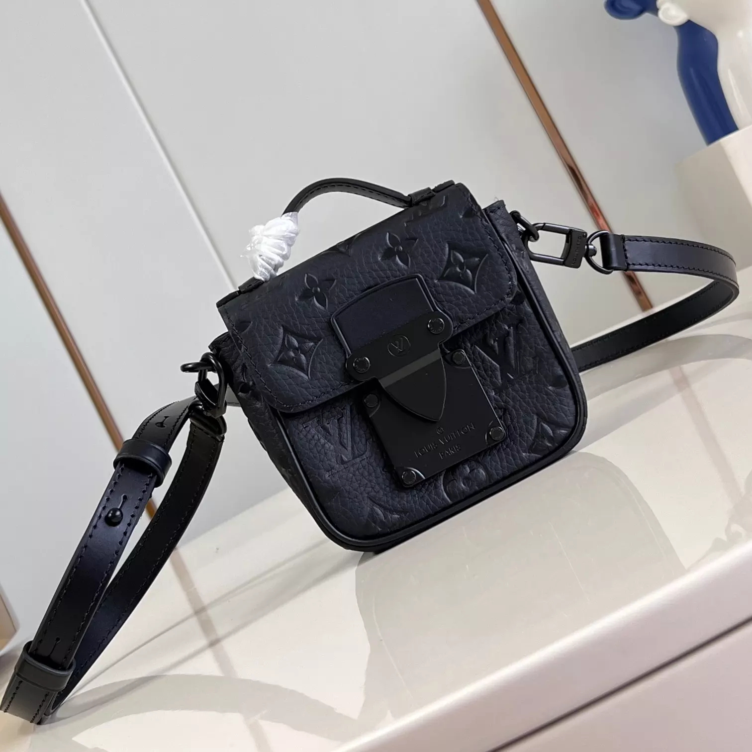 PICO S-LOCK BLACK TAURILLON MONOGRAM M83148 - LW447 DISCOVERY BACKPACK PM SKY BLUE MONOGRAM CANVAS