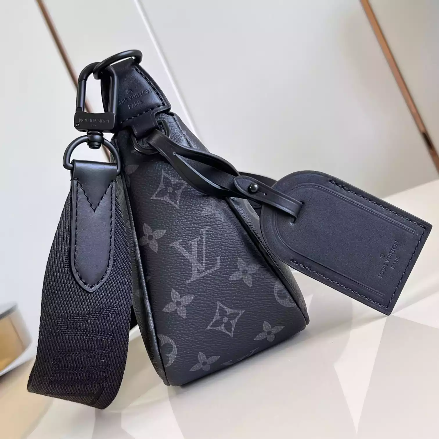 POCHETTE ACCESSOIRE XL BLACK MONOGRAM ECLIPSE CANVAS M11741 - LW445 DISCOVERY BACKPACK PM SKY BLUE MONOGRAM CANVAS