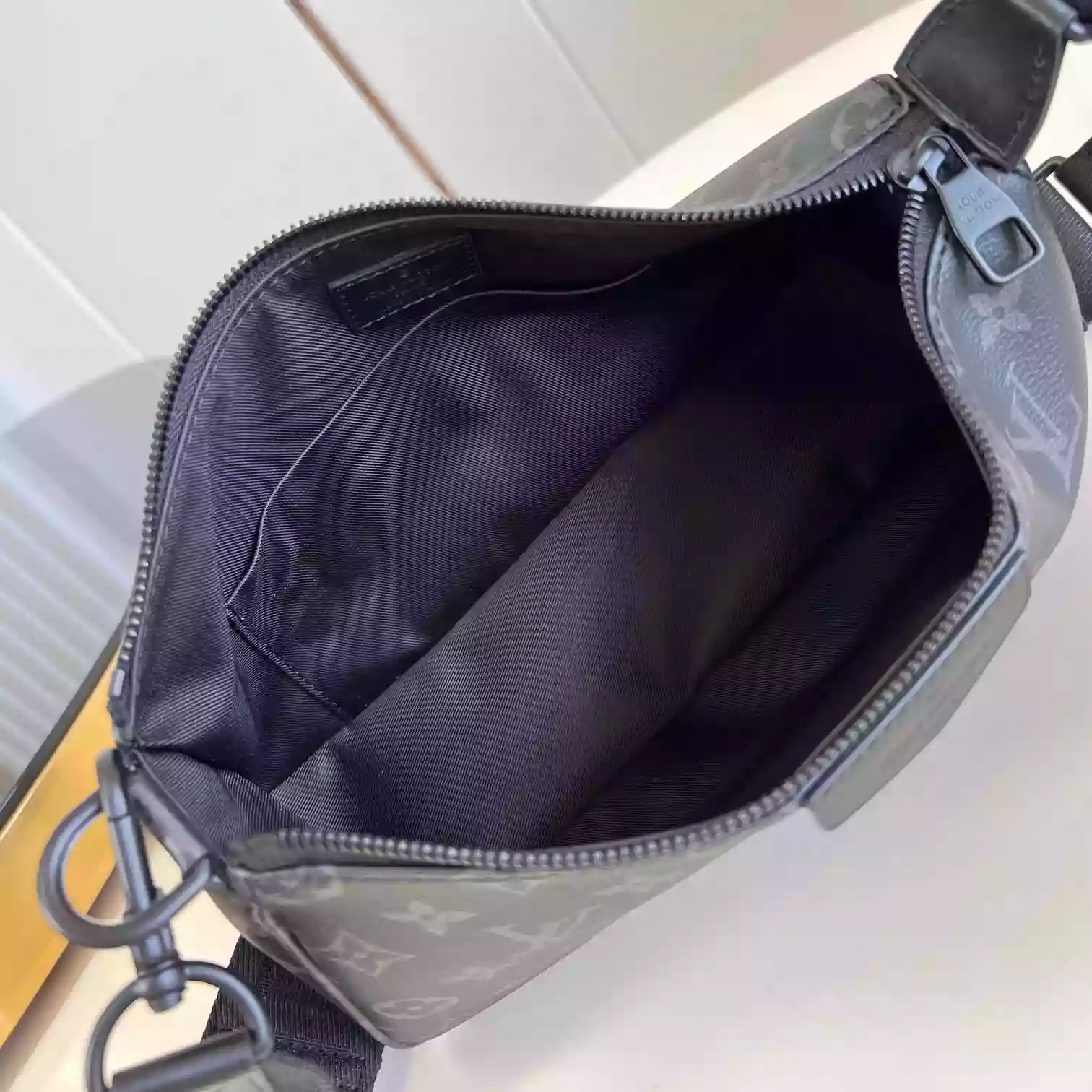 POCHETTE ACCESSOIRE XL BLACK MONOGRAM ECLIPSE CANVAS M11741 - LW445 DISCOVERY BACKPACK PM SKY BLUE MONOGRAM CANVAS