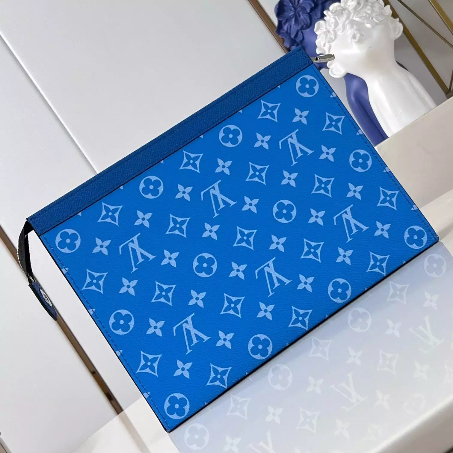 POCHETTE VOYAGE MM BLUE TAIGA COWHIDE LEATHER M30423 - LW408 DISCOVERY BACKPACK PM SKY BLUE MONOGRAM CANVAS