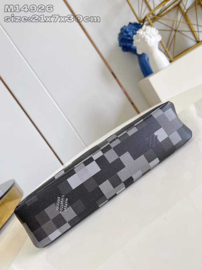 POCHETTE VOYAGE SOUPLE BLACK DAMOFLAGE CANVAS DAMOFLAGE BLACK COATED CANVAS - LW382 DISCOVERY BACKPACK PM SKY BLUE MONOGRAM CANVAS