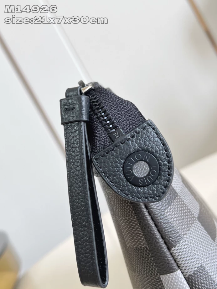 POCHETTE VOYAGE SOUPLE BLACK DAMOFLAGE CANVAS DAMOFLAGE BLACK COATED CANVAS - LW382 DISCOVERY BACKPACK PM SKY BLUE MONOGRAM CANVAS