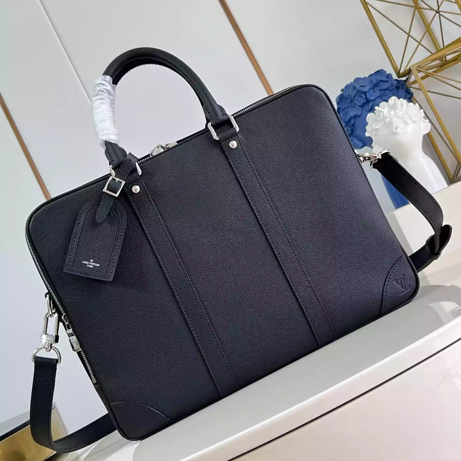 PORTE DOCUMENTS VOYAGE BLACK TAIGA COWHIDE LEATHER M30967 - LW322 DISCOVERY BACKPACK PM SKY BLUE MONOGRAM CANVAS