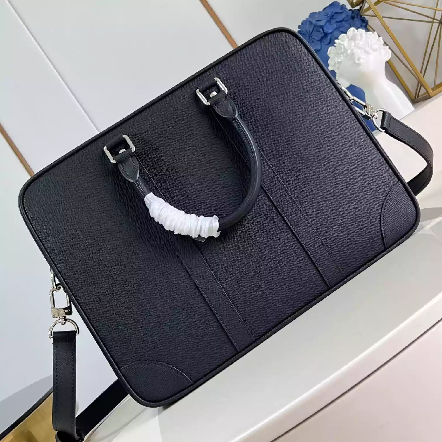 PORTE DOCUMENTS VOYAGE BLACK TAIGA COWHIDE LEATHER M30967 - LW322 DISCOVERY BACKPACK PM SKY BLUE MONOGRAM CANVAS