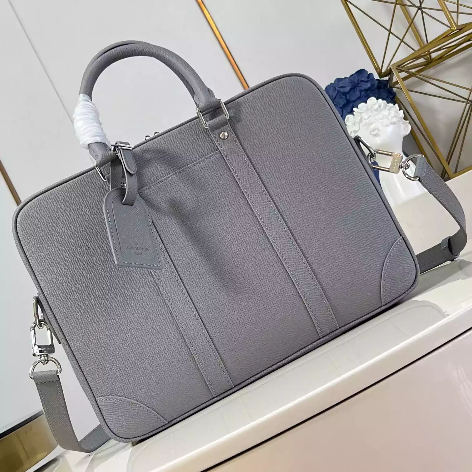 PORTE DOCUMENTS VOYAGE PM GREY TAIGA LEATHER M11659 - LW323 DISCOVERY BACKPACK PM SKY BLUE MONOGRAM CANVAS