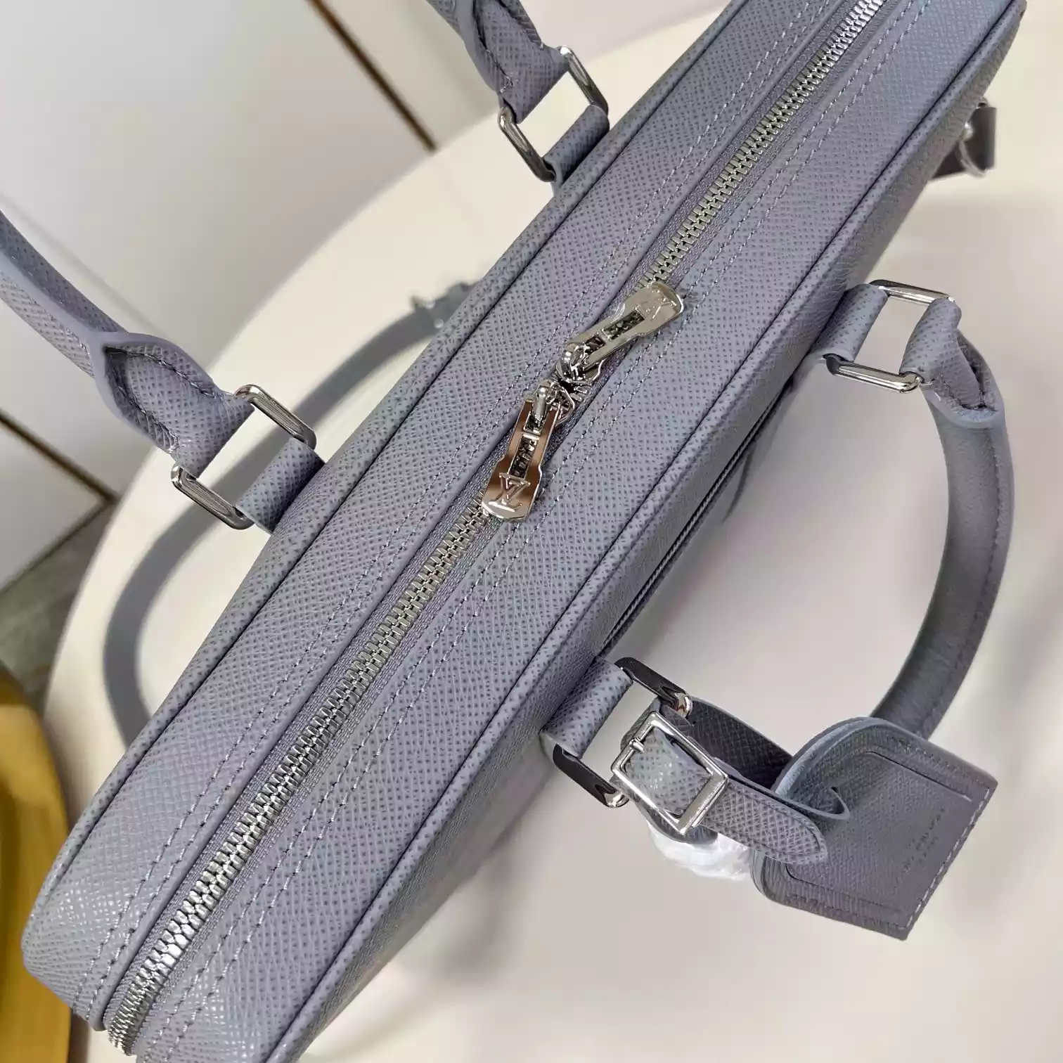 PORTE DOCUMENTS VOYAGE PM GREY TAIGA LEATHER M11659 - LW323 DISCOVERY BACKPACK PM SKY BLUE MONOGRAM CANVAS