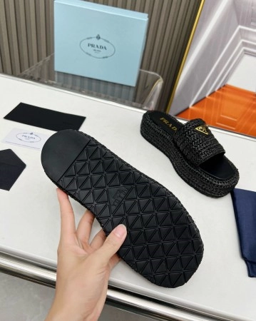 PRADA CROCHET FLATFORM SLIDES IN BLACK RAFFIA-EFFECT YARN - PSD069