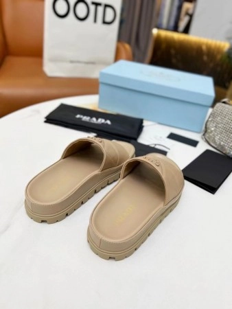 PRADA WOMEN'S SLIDES IN BEIGE QUILTED NAPPA LEATHER - PSD082