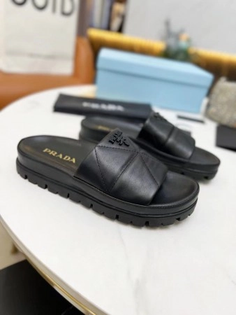 PRADA WOMEN'S SLIDES IN BLACK QUILTED NAPPA LEATHER - PSD083