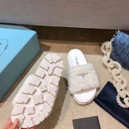 PRADA WOMEN'S SLIDES IN WHITE SHEARLING - PSD087