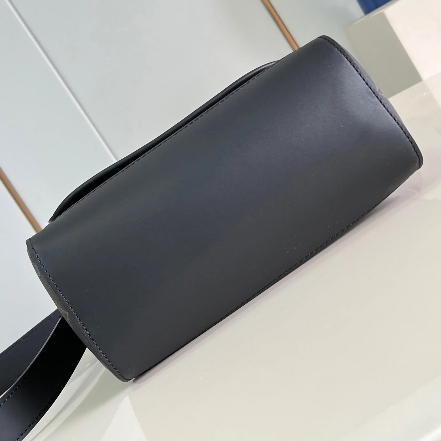 PULSE MESSENGER BAG MONOGRAM ECLIPSE CANVAS M12681 - LW426 DISCOVERY BACKPACK PM SKY BLUE MONOGRAM CANVAS