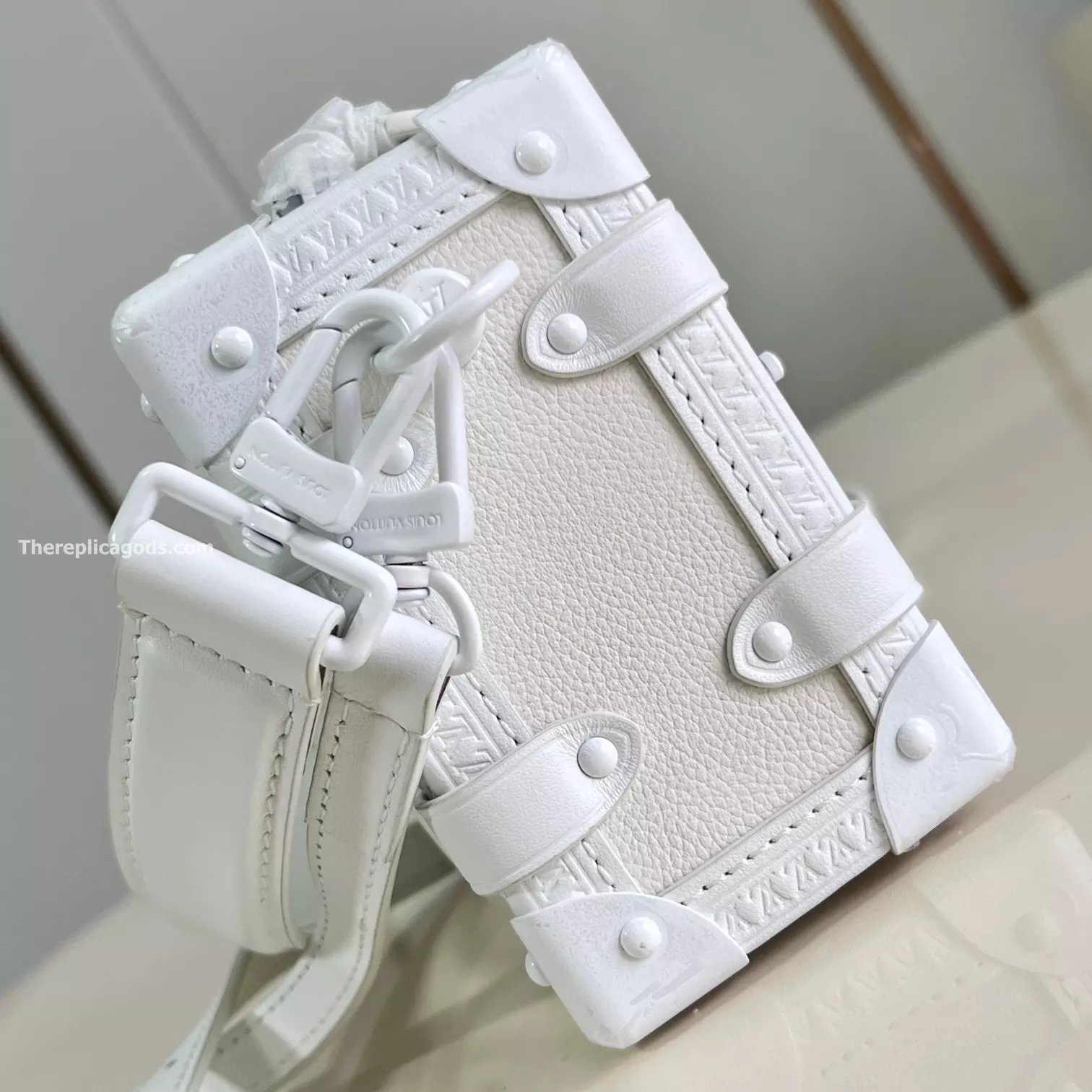 SIDE TRUNK PM BAG OPTICAL WHITE COWHIDE LEATHER M24304 - LW425 DISCOVERY BACKPACK PM SKY BLUE MONOGRAM CANVAS