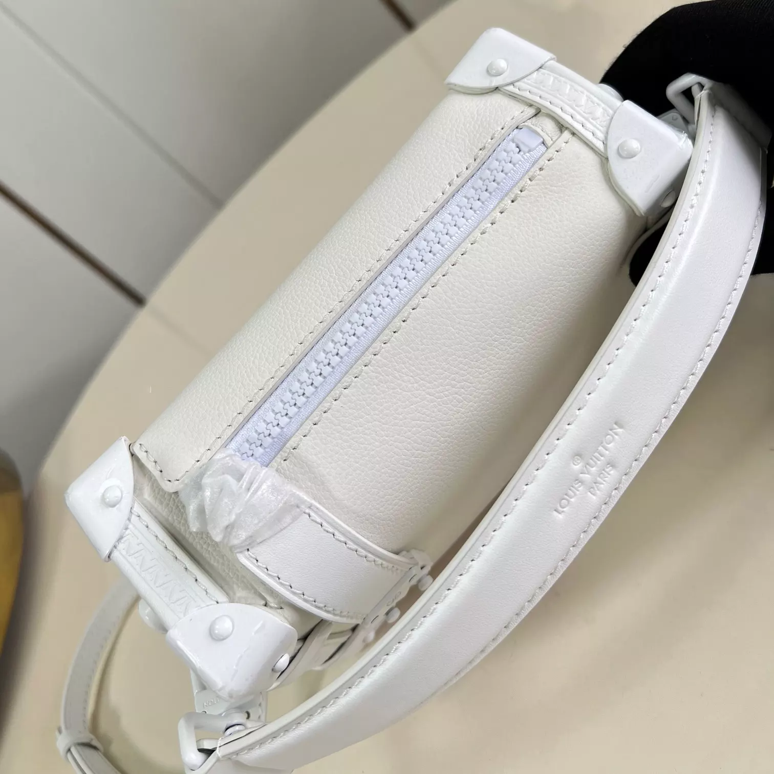 SIDE TRUNK PM BAG OPTICAL WHITE COWHIDE LEATHER M24304 - LW425 DISCOVERY BACKPACK PM SKY BLUE MONOGRAM CANVAS