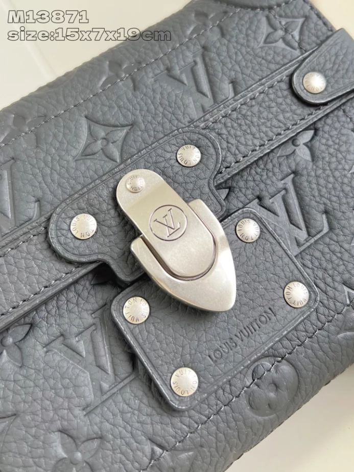 SOUL TRUNK CROSSBAG BLACK TAURILLON MONOGRAM M13871 - LW418 DISCOVERY BACKPACK PM SKY BLUE MONOGRAM CANVAS