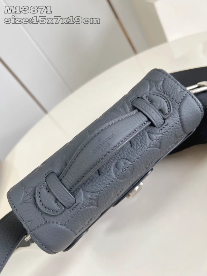 SOUL TRUNK CROSSBAG BLACK TAURILLON MONOGRAM M13871 - LW418 DISCOVERY BACKPACK PM SKY BLUE MONOGRAM CANVAS