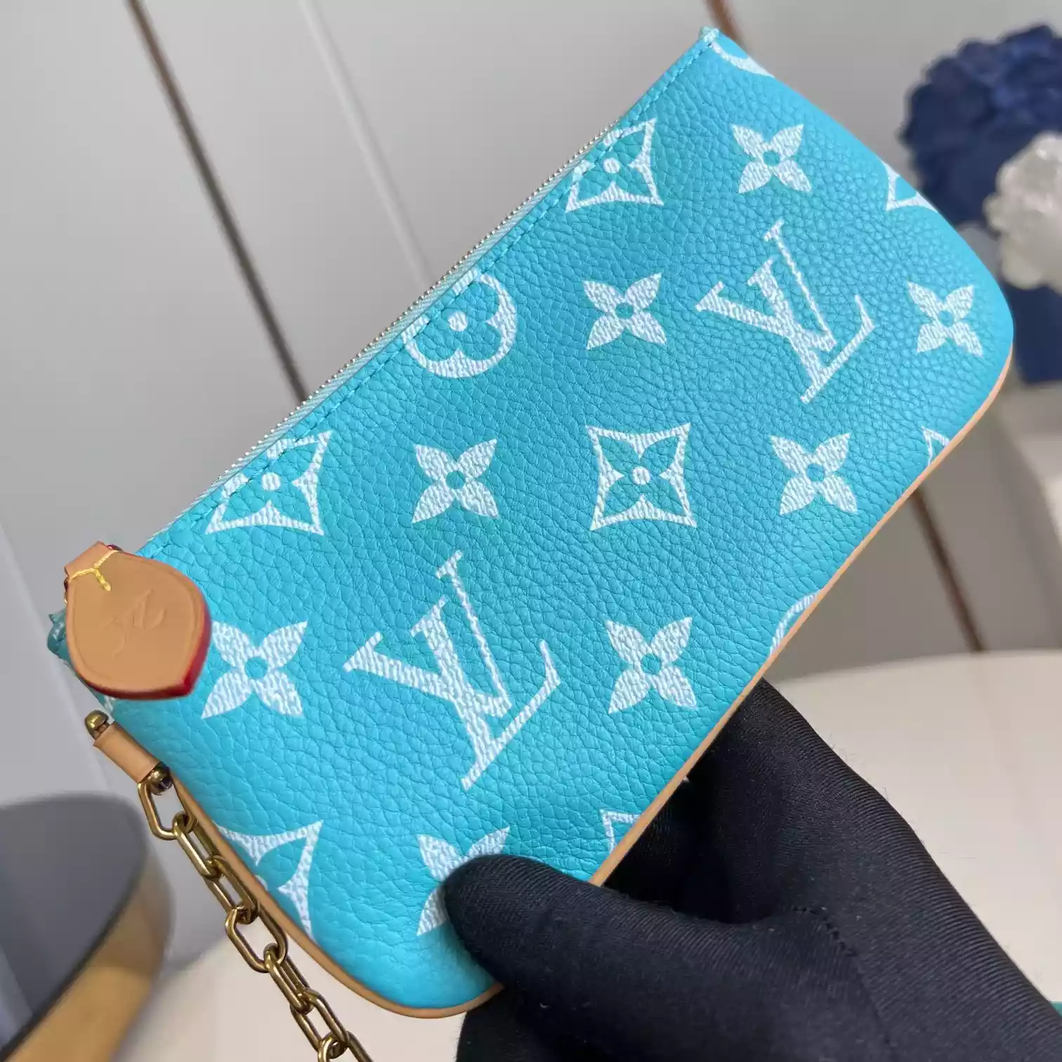 SPEEDY P9 BANDOULIERE 40 TURQUOISE M11564 - LW357 DISCOVERY BACKPACK PM SKY BLUE MONOGRAM CANVAS